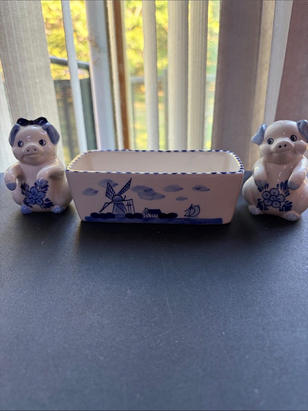 3-PC Hand-painted Delft Blue Pigs Salt & Pepper Shakers Holland Windmills